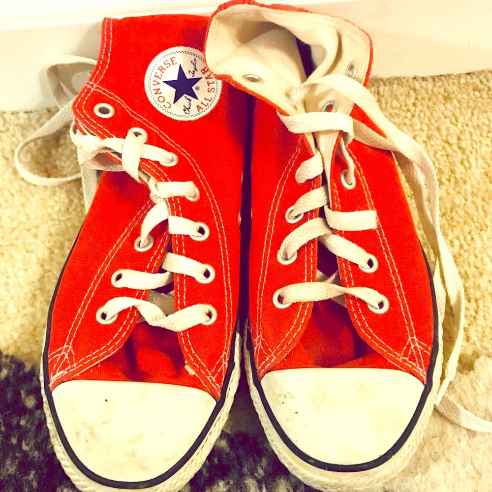 Youth Red High Top Converse Size 3 unisex